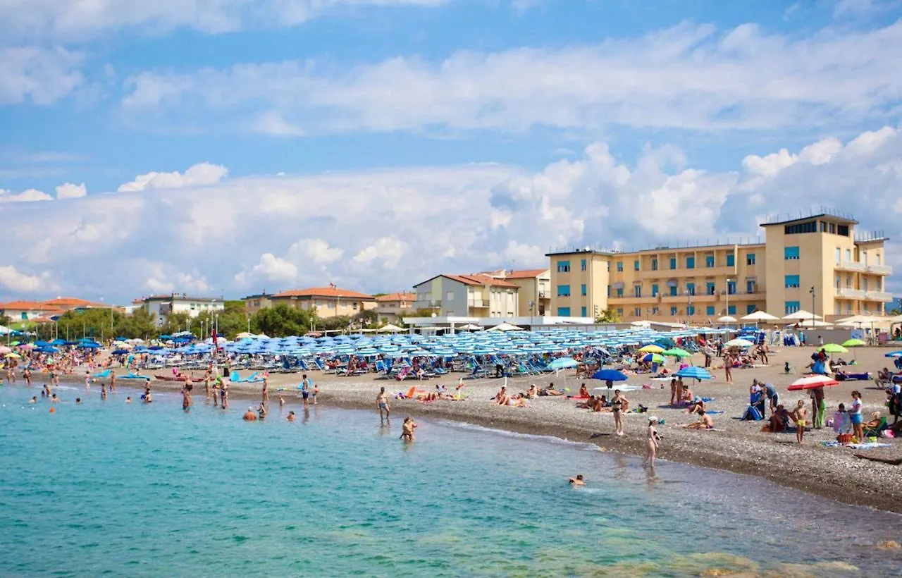 Isa-Family Room With Balcony And Side Sea View In Hotel With Swimming Pool In Marina Di Cecina, Just 10 Meters From The Sea Cecina  Cecina (Livorno)